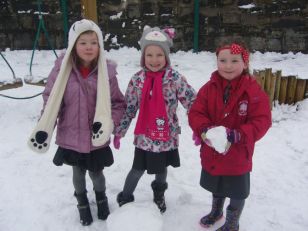 Year 2/3 fun in the snow!