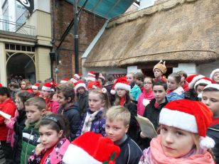 Choir sings in Main Street 