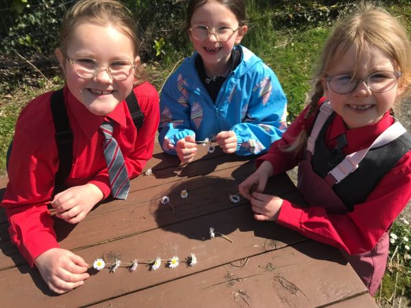 Year 3 head to Hill@High in the glorious sunshine!